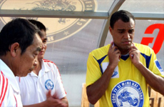 Nếu tiếp tục mạo hiểm với đấu trường V.League khắc nghiệt, Denilson sẽ phải giã từ sự nghiệp.